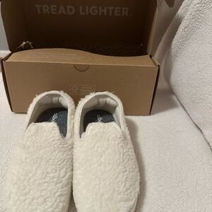 Allbirds Kids Cream Fuzzy Slippers
